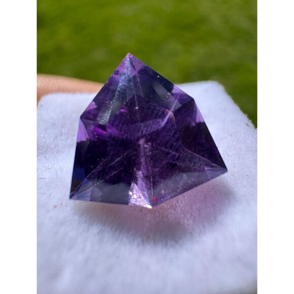 4.01 carat Amethyst from Rwanda - Cut by Ravenstein Gems - Picture 3 of 8